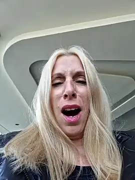 Snapshot of Ina_HotX chatting on December 6, 12:49 pm Ina HotX online show from December 6, 12:49 pm