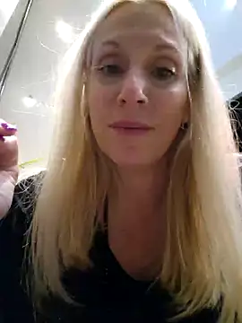 Snapshot of Ina_HotX chatting on December 6, 3:55 pm Ina HotX online show from December 6, 3:55 pm