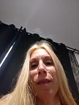 Snapshot of Ina_HotX chatting on December 8, 7:58 am Ina HotX online show from December 8, 7:58 am