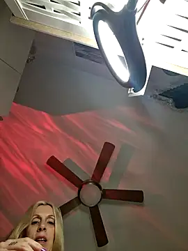 Snapshot of Ina_HotX chatting on December 17, 2:55 pm Ina HotX online show from December 17, 2:55 pm