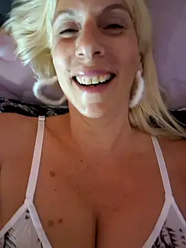 Snapshot of Ina_HotX chatting on October 7, 2:14 pm Ina HotX online show from October 7, 2:14 pm