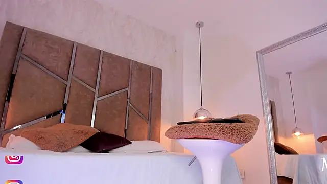 Martinaa Jones  online show from January 24, 1:35 am