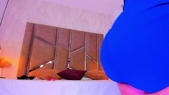 Martinaa Jones  online show from March 4, 7:11 pm