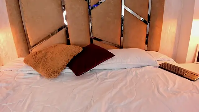 Martinaa Jones  online show from March 19, 1:54 am