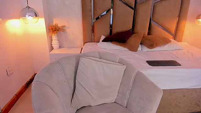 Martinaa Jones  online show from September 12, 7:36 pm