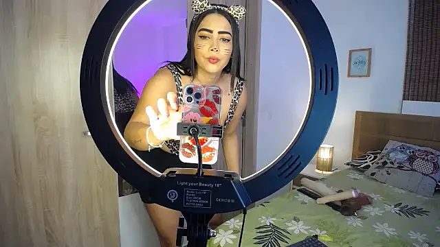 Snapshot of ShanonLe chatting on January 4, 3:17 pm ShanonLe online show from January 4, 3:17 pm