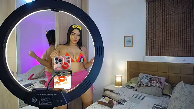 Snapshot of ShanonLe chatting on January 6, 7:56 pm ShanonLe online show from January 6, 7:56 pm