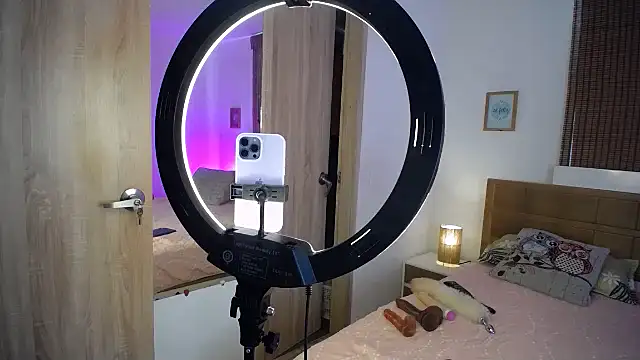 Snapshot of ShanonLe chatting on January 22, 4:44 pm ShanonLe online show from January 22, 4:44 pm