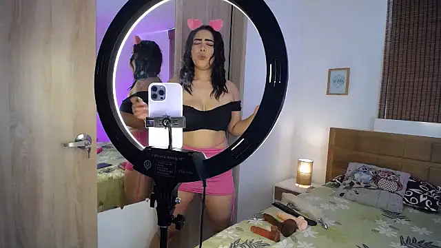 Snapshot of ShanonLe chatting on January 29, 4:52 pm ShanonLe online show from January 29, 4:52 pm