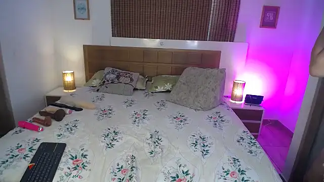 Snapshot of ShanonLe chatting on February 7, 5:40 pm ShanonLe online show from February 7, 5:40 pm