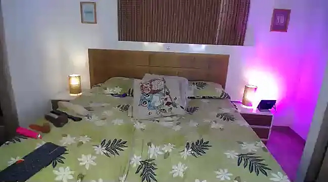 Snapshot of ShanonLe chatting on February 12, 8:07 pm ShanonLe online show from February 12, 8:07 pm