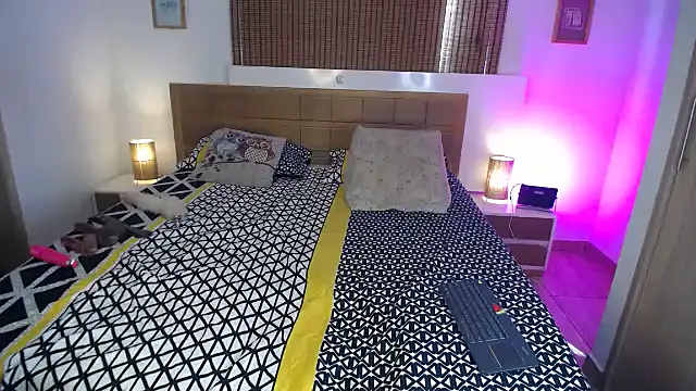 Snapshot of ShanonLe chatting on February 19, 2:55 pm ShanonLe online show from February 19, 2:55 pm