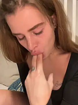 EmiliaCatalina online show from February 23, 11:36 pm