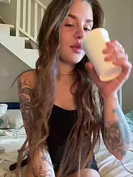 EmiliaCatalina online show from March 11, 7:36 pm