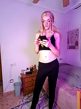 LillyAmore online show from February 9, 6:47 pm