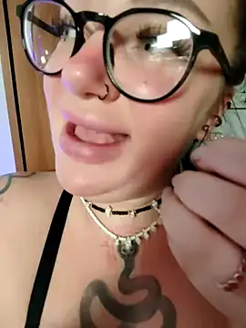 EllieOz online show from January 23, 4:37 pm