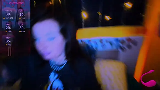 EllieOz online show from February 4, 2:21 pm