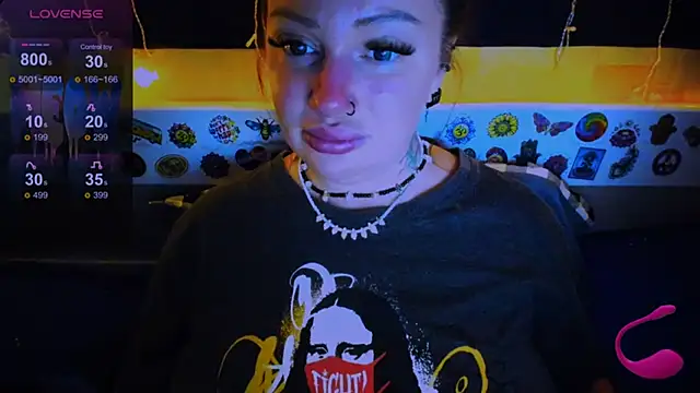 EllieOz online show from March 18, 8:15 pm