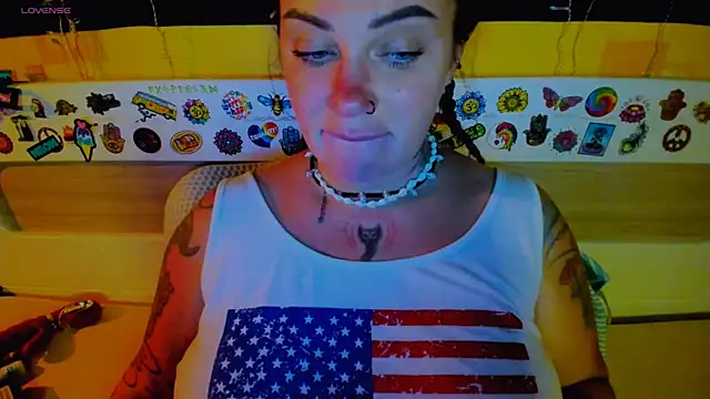 EllieOz online show from October 5, 6:39 pm