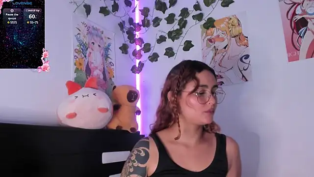 Snapshot of Violette-Ramirez01 chatting on January 14, 9:41 pm Violette-Ramirez01 online show from January 14, 9:41 pm