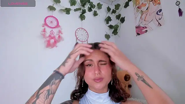 Snapshot of Violette-Ramirez01 chatting on October 18, 6:30 pm Violette-Ramirez01 online show from October 18, 6:30 pm