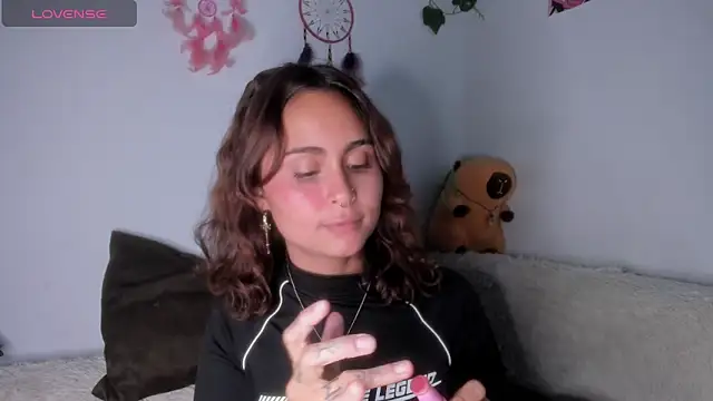 Snapshot of Violette-Ramirez01 chatting on October 20, 10:32 pm Violette-Ramirez01 online show from October 20, 10:32 pm