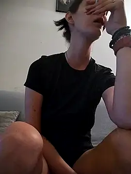 LauraBaby online show from October 24, 5:09 pm