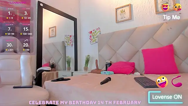 yuliana millerr online show from February 11, 8:10 pm