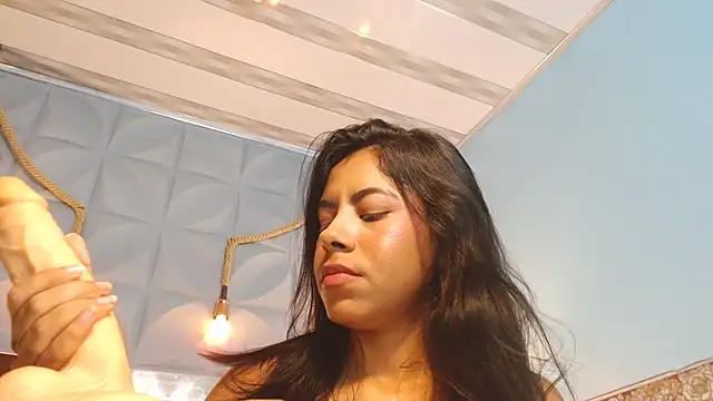 VeronicaRobles online show from January 3, 8:32 pm