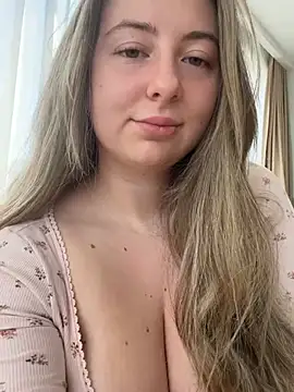 curvyflawless online show from January 11, 9:04 am