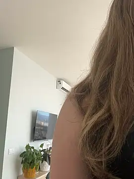 curvyflawless online show from March 5, 7:16 am