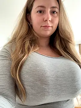 curvyflawless online show from September 14, 4:44 am