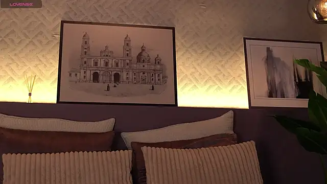 ElleDiane online show from February 26, 12:05 am