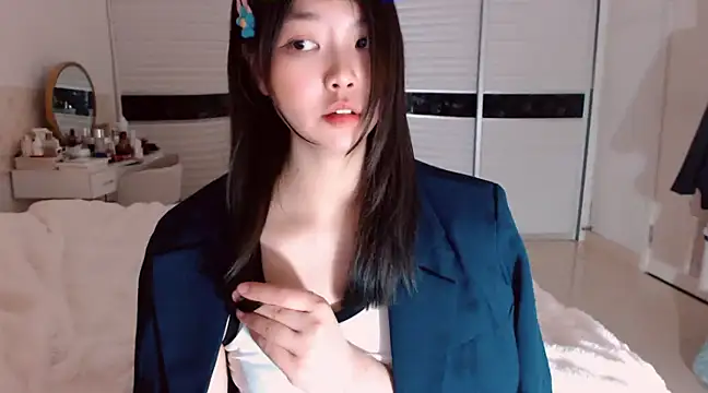 -Lucky Girl online show from February 9, 2:40 pm