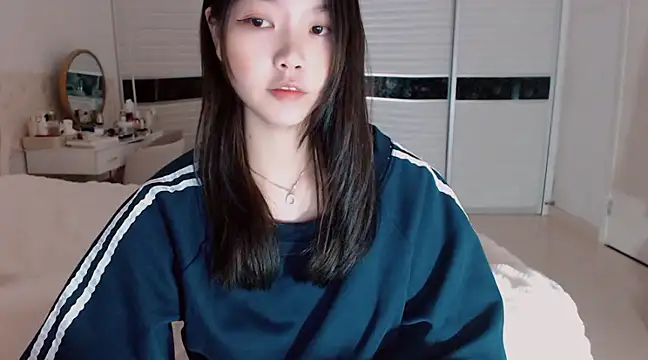 -Lucky Girl online show from March 2, 1:04 am