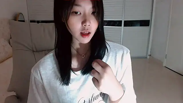 -Lucky Girl online show from September 17, 11:45 am