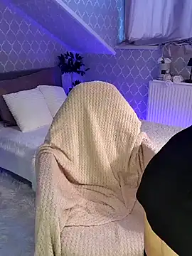 Snapshot of GjuliaX chatting on February 25, 5:41 am GjuliaX online show from February 25, 5:41 am