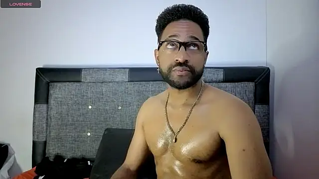 Snapshot of bbcblackhot34 chatting on October 9, 3:37 am bbcblackhot34 online show from October 9, 3:37 am