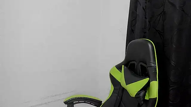 Snapshot of leila_22 chatting on December 14, 6:09 pm leila 22 online show from December 14, 6:09 pm