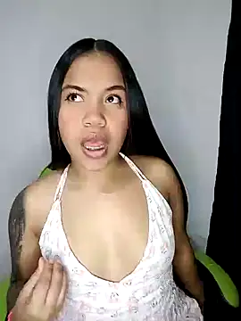 Snapshot of leila_22 chatting on December 31, 12:46 pm leila 22 online show from December 31, 12:46 pm