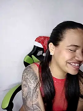 Snapshot of leila_22 chatting on January 4, 12:05 pm leila 22 online show from January 4, 12:05 pm