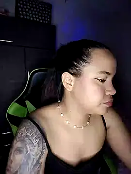 Snapshot of leila_22 chatting on February 2, 7:25 pm leila 22 online show from February 2, 7:25 pm