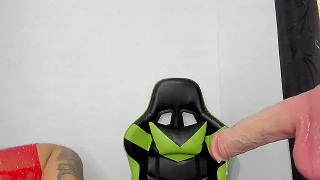 Snapshot of leila_22 chatting on February 11, 1:09 pm leila 22 online show from February 11, 1:09 pm