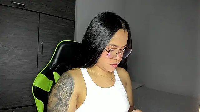 Snapshot of leila_22 chatting on February 24, 1:42 pm leila 22 online show from February 24, 1:42 pm