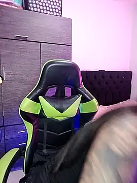 Snapshot of leila_22 chatting on March 19, 3:19 pm leila 22 online show from March 19, 3:19 pm