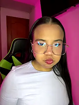 Snapshot of leila_22 chatting on September 16, 6:25 am leila 22 online show from September 16, 6:25 am