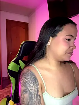 Snapshot of leila_22 chatting on September 23, 4:48 am leila 22 online show from September 23, 4:48 am