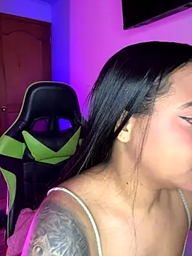 Snapshot of leila_22 chatting on October 2, 7:48 am leila 22 online show from October 2, 7:48 am