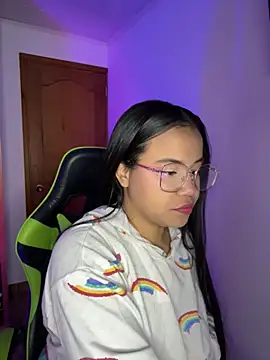 Snapshot of leila_22 chatting on October 30, 7:21 am leila 22 online show from October 30, 7:21 am