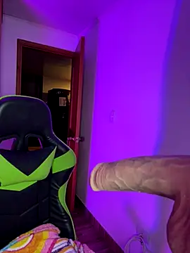 Snapshot of leila_22 chatting on November 3, 7:31 am leila 22 online show from November 3, 7:31 am